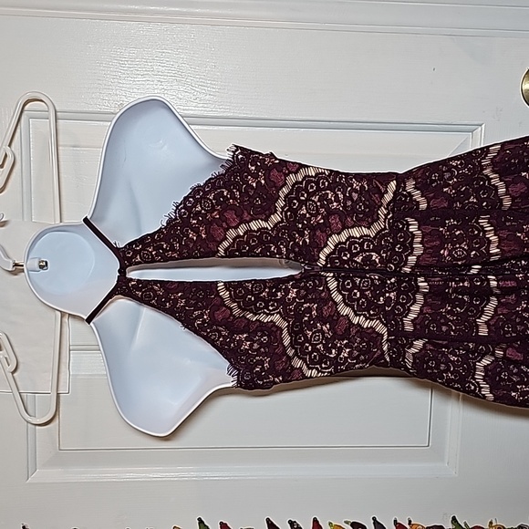Francesca's dress, NWT, XS, high neck, bare shoulders, lacey maroon color - Picture 10 of 15